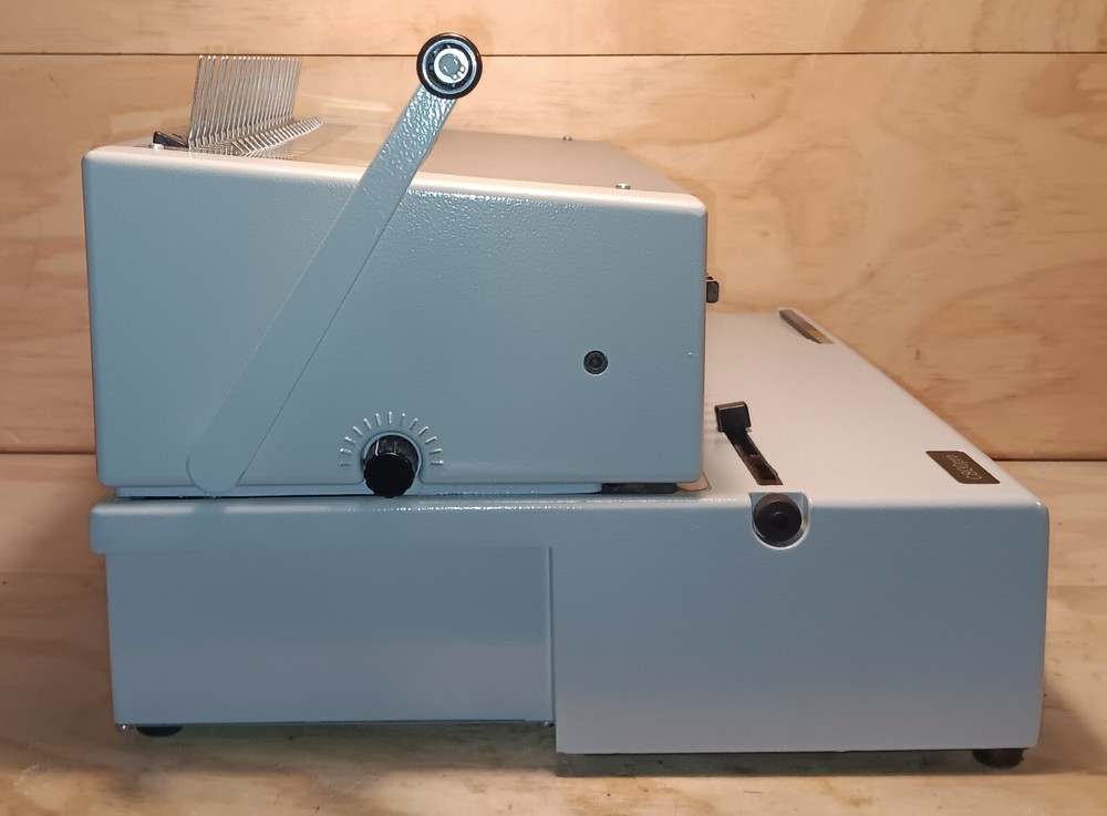 GBC CombBind C800PRO Electric Binding Machine, Binds 500 Sheets, Punches 25