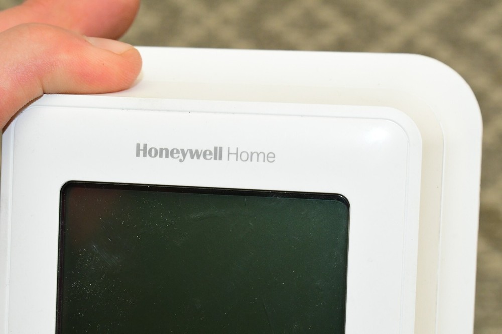 Honeywell TH411OU2005 ProSeries Digital Programmable Thermostat, NICE, FAST SHIP