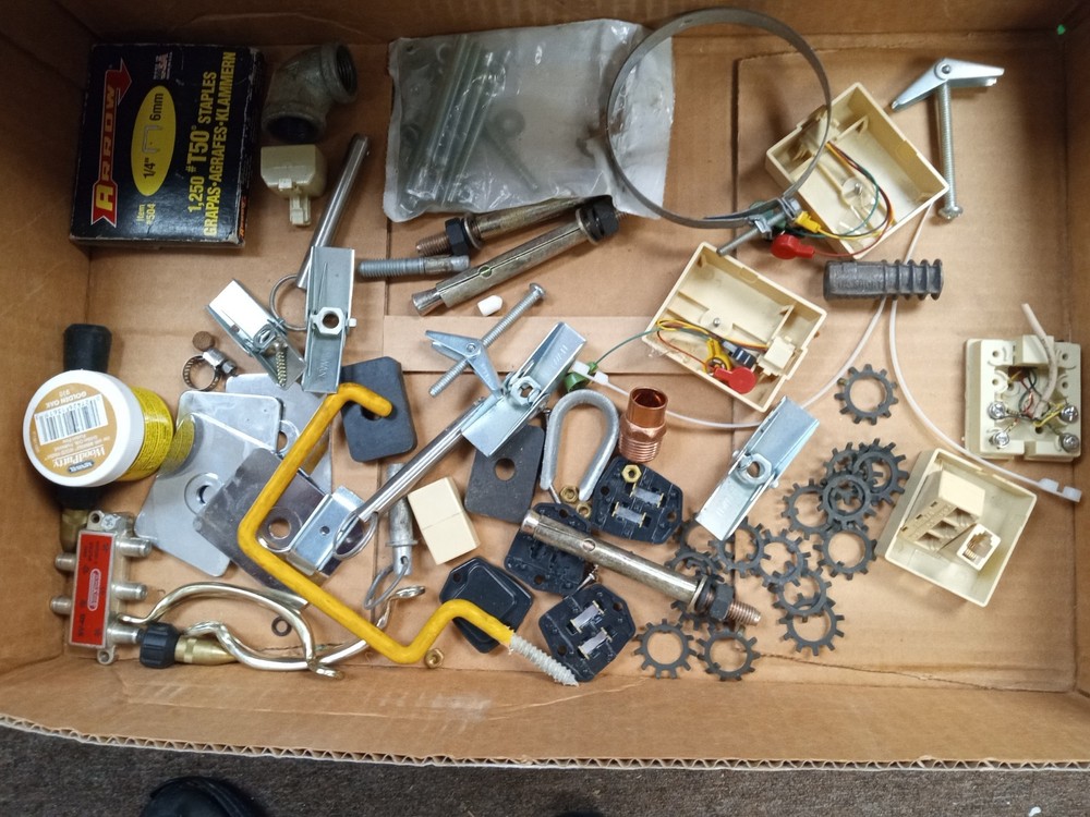 HUGE LOT MISCELLANEOS HARDWARE,ROUTER BITS,TAPPING BITS,NUTS, BOLTS,WASHERS ++++