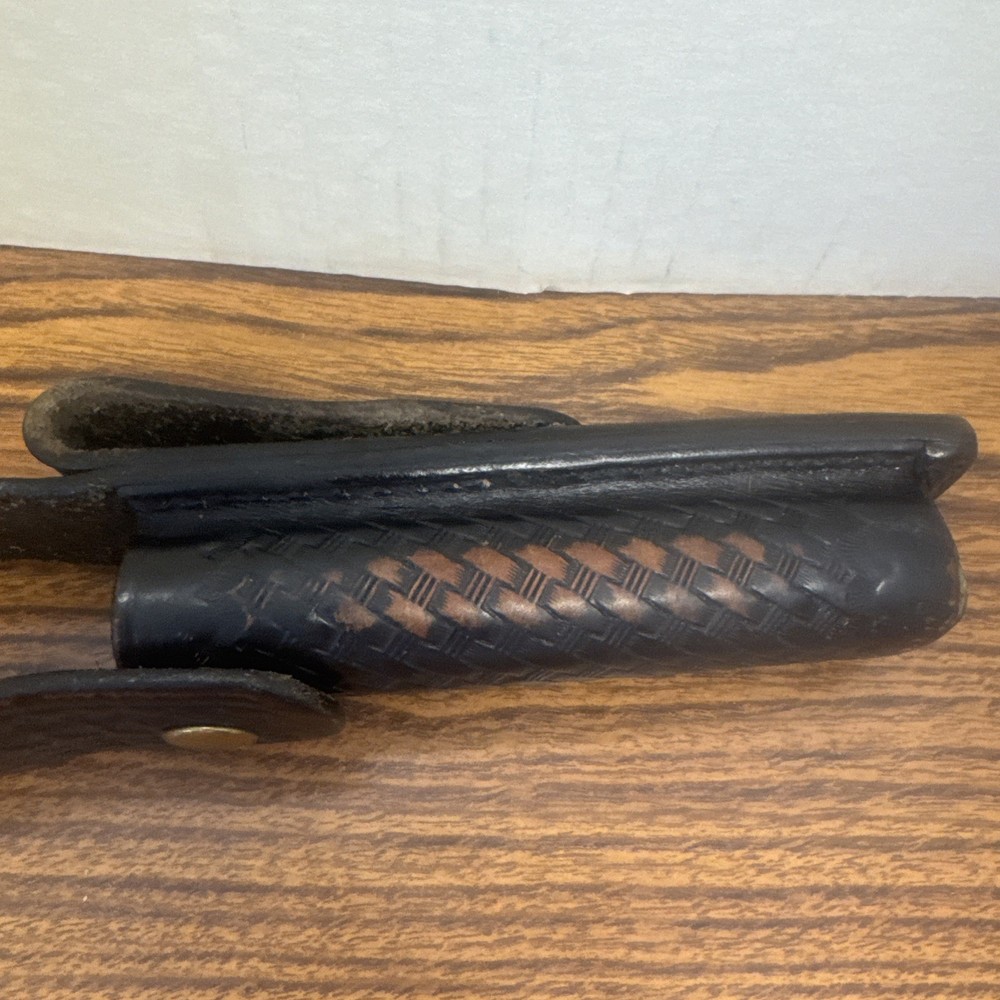 DUTYMAN 2821 FLASHLIGHT HOLSTER STINGER BASKET WEAVE HOOK & LOOP CLOSURE