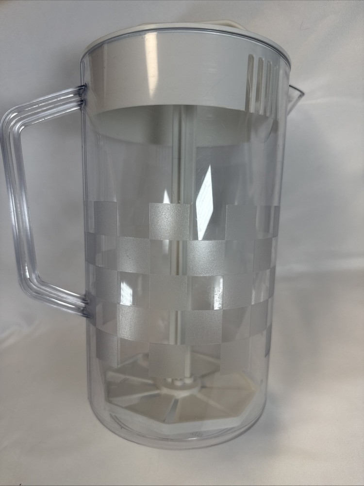 Pampered Chef Quick Stir 2 Quart Clear Pitcher Checker Board Pattern White Lid
