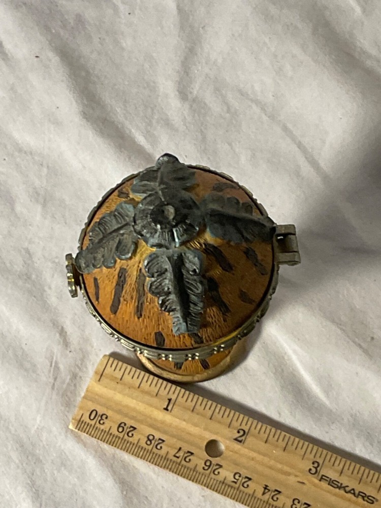 Hinged trinket box egg shaped Stemmed