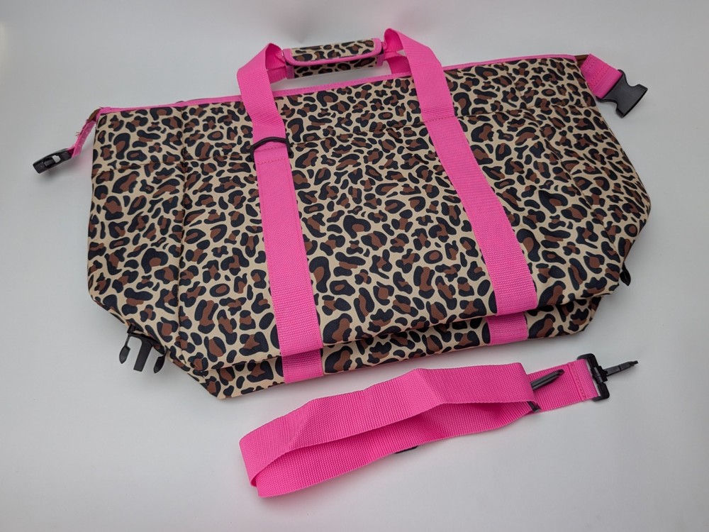 Buc-ee's Leopard Pink 24-Can Cooler Bag 600D Polyester Welded Liner