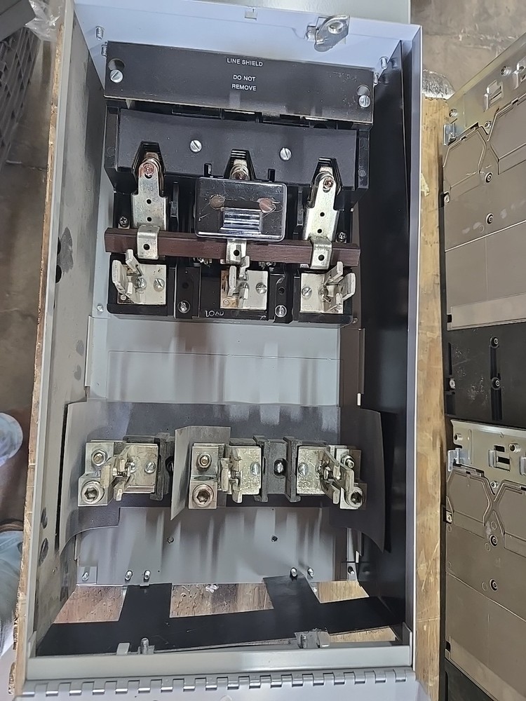 GE THFP324 200 amp 240 volt Fused Panel Mount Switch