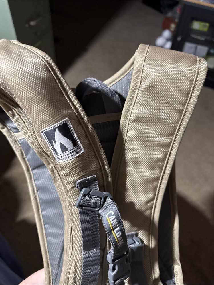 camelbak hydration pack Tan