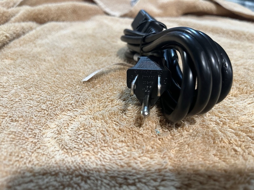 COMPUTER/ELECTRONICS Ching Cheng EL-701 E88446 10A 125V 6' Round Power Cord OEM