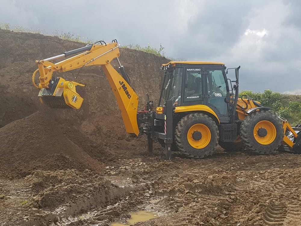 fast, efficient backhoe screening bucket