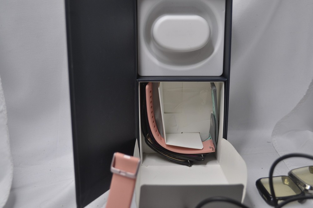 Fit Bit Versa Rose/Corral With Box and Extra Bands
