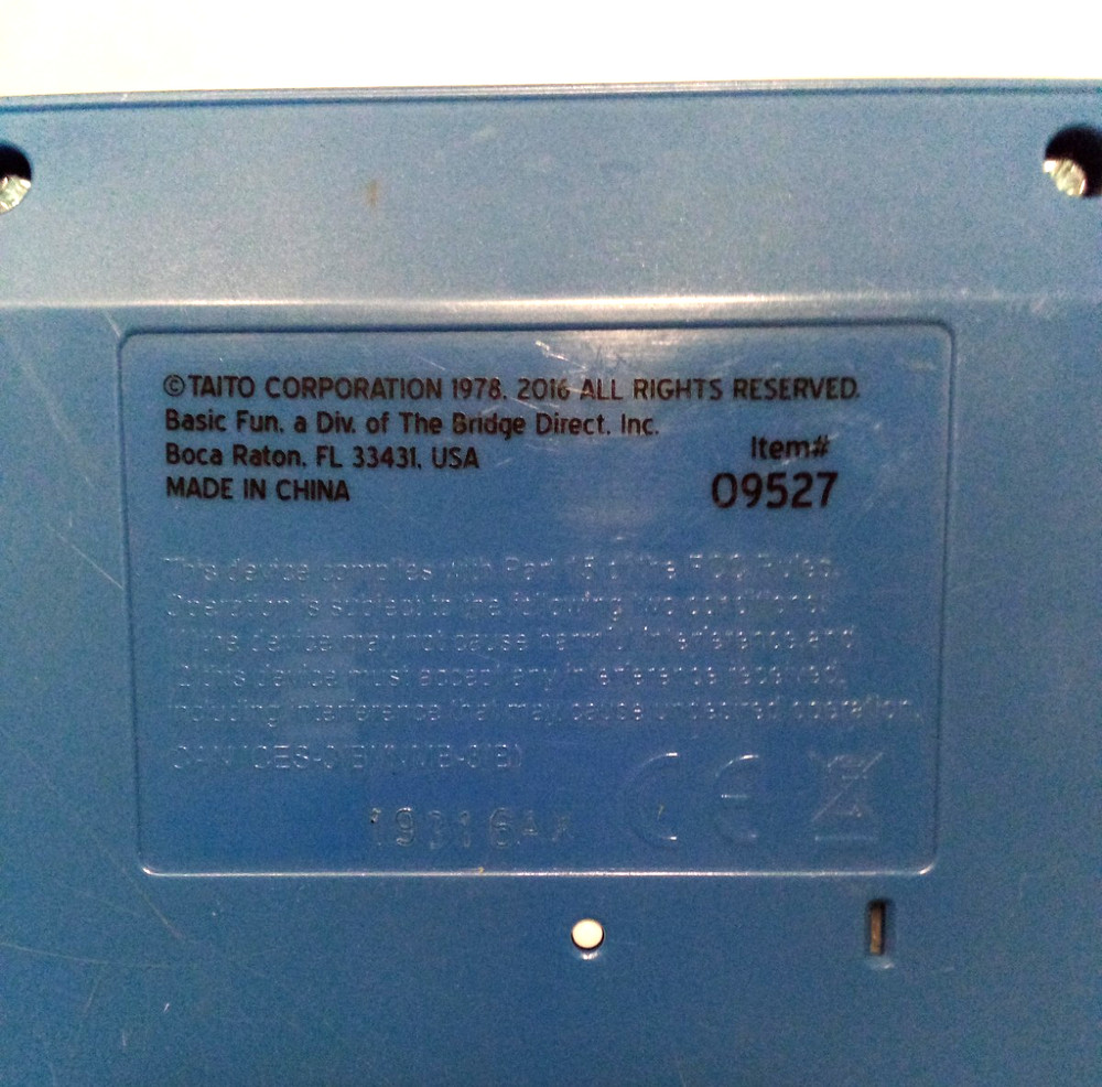 SPACE INVADERS Mini Classic Arcade Console 09527 Taito