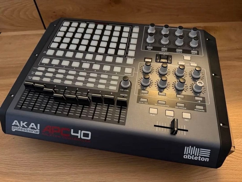 AKAI Professional APC40 Ableton Live MIDI Controller DJ Performance Black Used