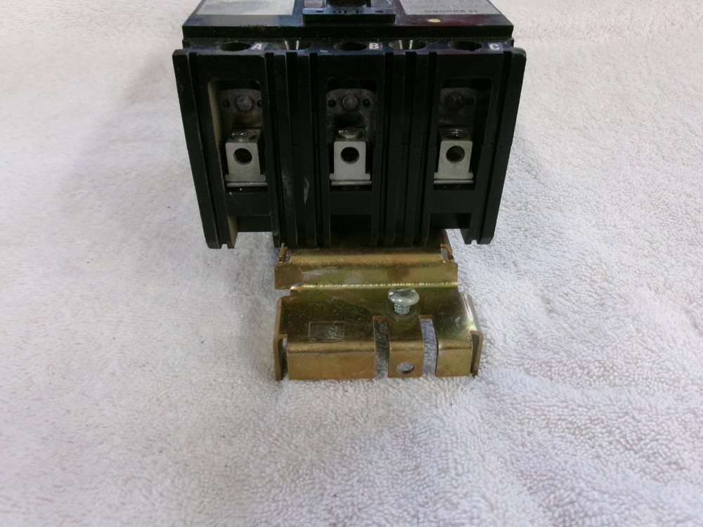 Square D Molded Case Circuit Breaker 20A 3 Pole FA36020