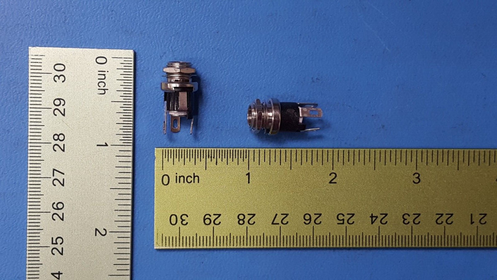 (3Pcs)Panel mount power outlet , 712A , Switch Craft , 2.5mm