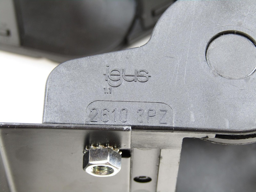 Igus Cable Carrier Drag Chain | Includes 16 Links | 27-10-063-6MC