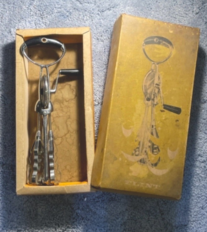 Vintage Flint Egg Beater w/Original Box, 689