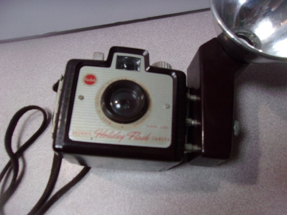 Vintage Kodak Brownie HOLIDAY FLASH Camera with flash