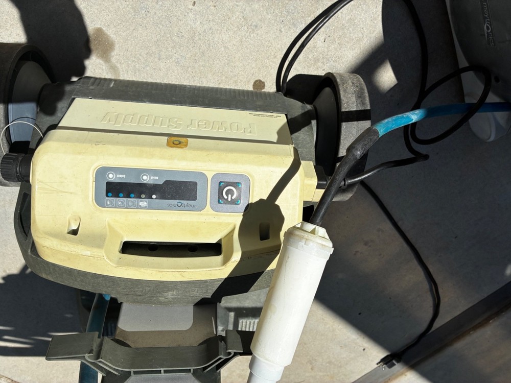 Maytronics Dolphin DX6 Robotic Pool Cleaner