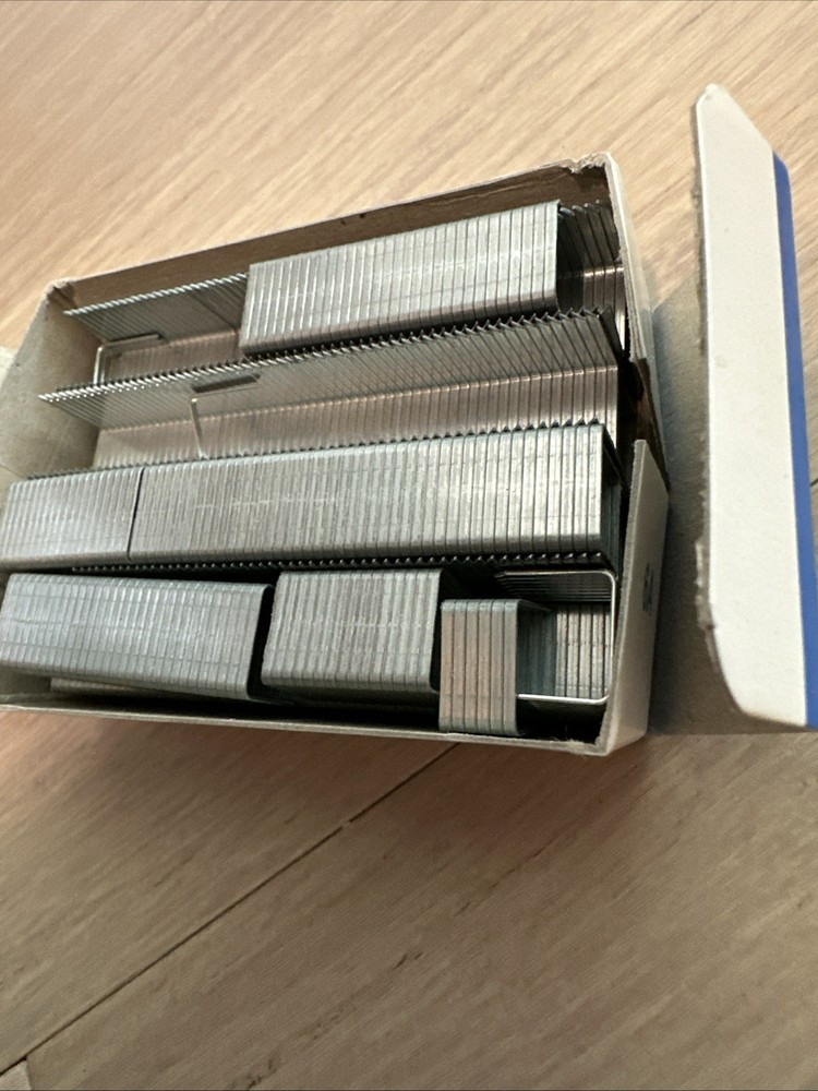 STAPLES ARROW WIDE CROWN Vintage