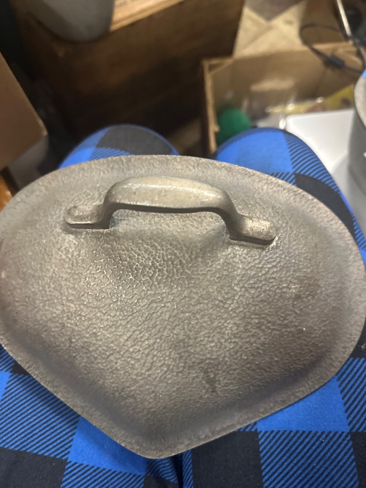 3 Silver seal heart shape? cookware pots With Handle