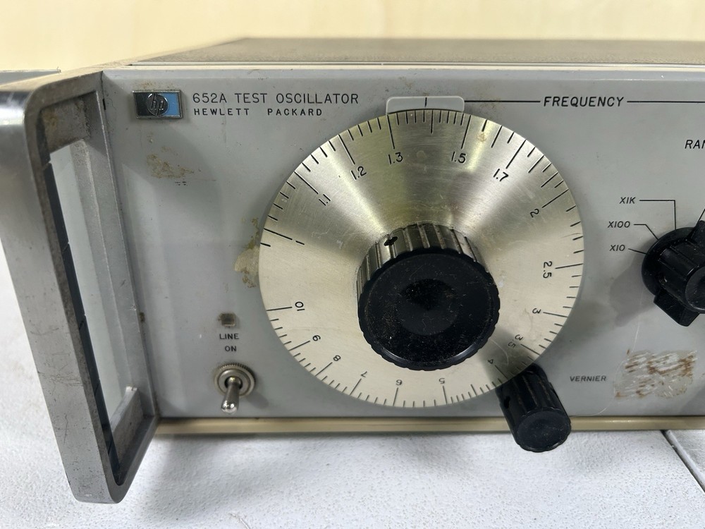HP 652A Signal Generator Test Oscillator