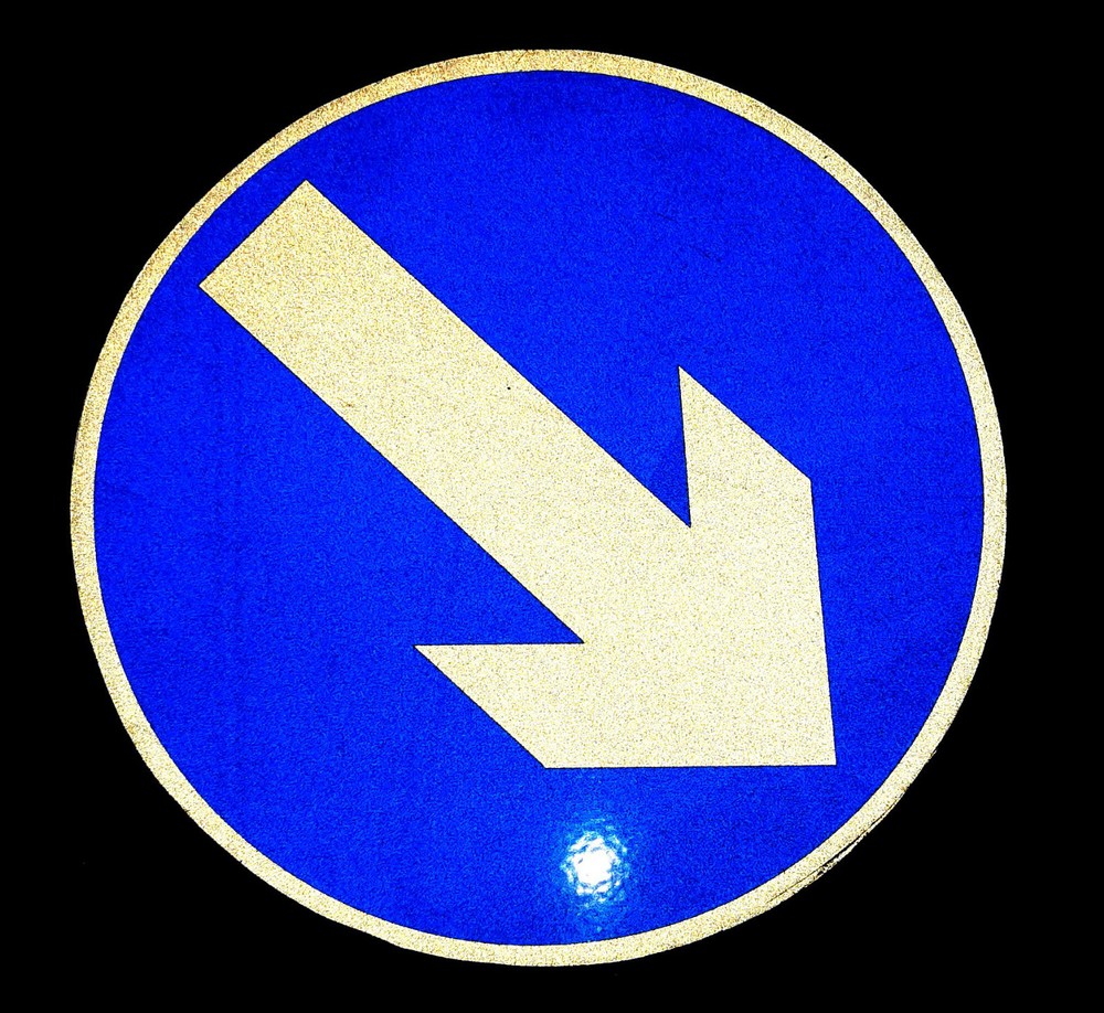 Keep left right direction arrow reflective Magnetic Sign 45cm