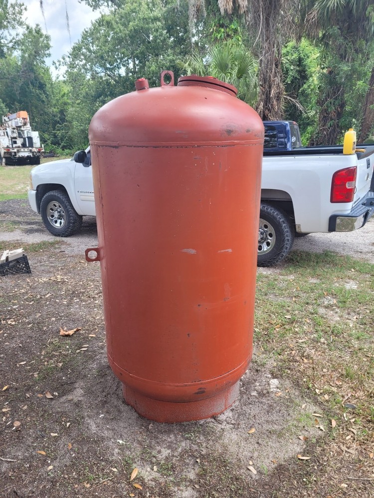 Bell & Gossett pressure tank B1000 Pressure Expansion Tank Series D vertical