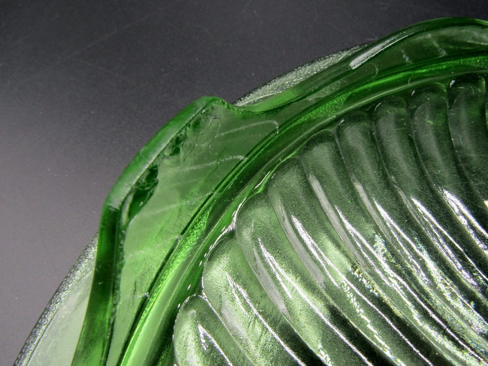 Anchor Hocking Green Uranium Glass Swirl Pattern Footed 10" Cake Plate Glows