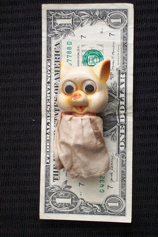 PIG FINGER PUPPET
