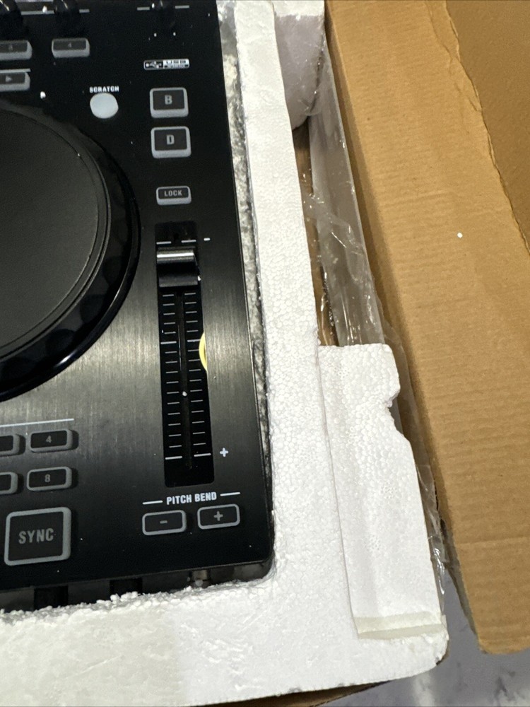 Behringer CMD Studio 4a DJ MIDI Controller