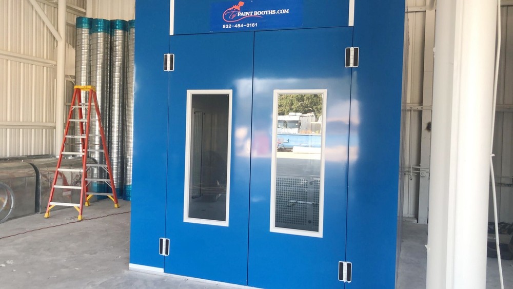 Spray Paint Booth / Enclosed