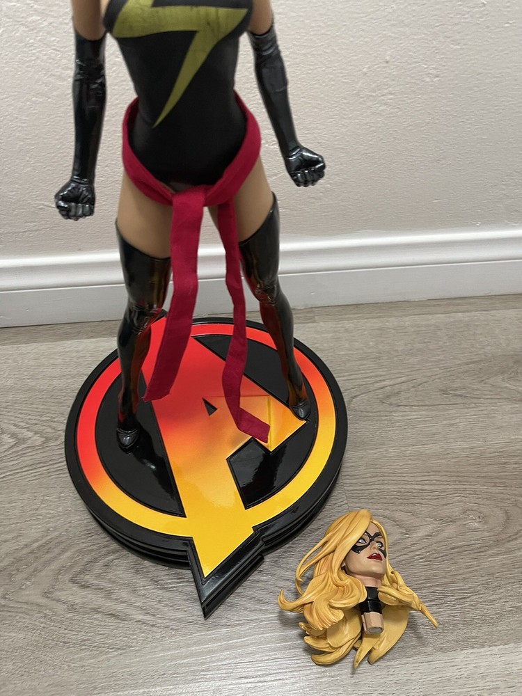 Sideshow Collectibles Exclusive Ms Marvel Premium Format Statue Marvel (READ)