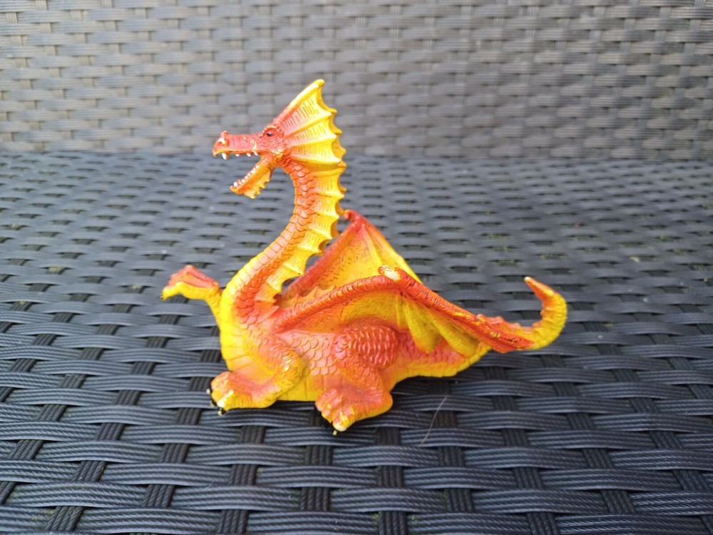 ELC Power Dragon pull back wheels Britains Deetail Dungeons & Dragons