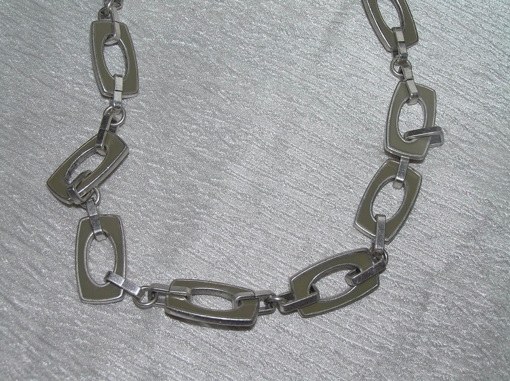 Estate Pilgrim Signed Gray Enamel Open Oval Rectangle Silvertone Links Necklace