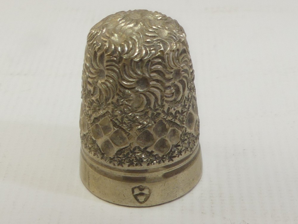 (ref288CX)  Unusual sterling silver thimble