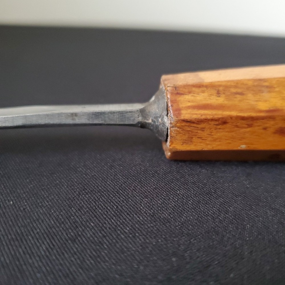 VINTAGE MARKED BUT UNKNOWN BEVEL EDGE CHISEL #4