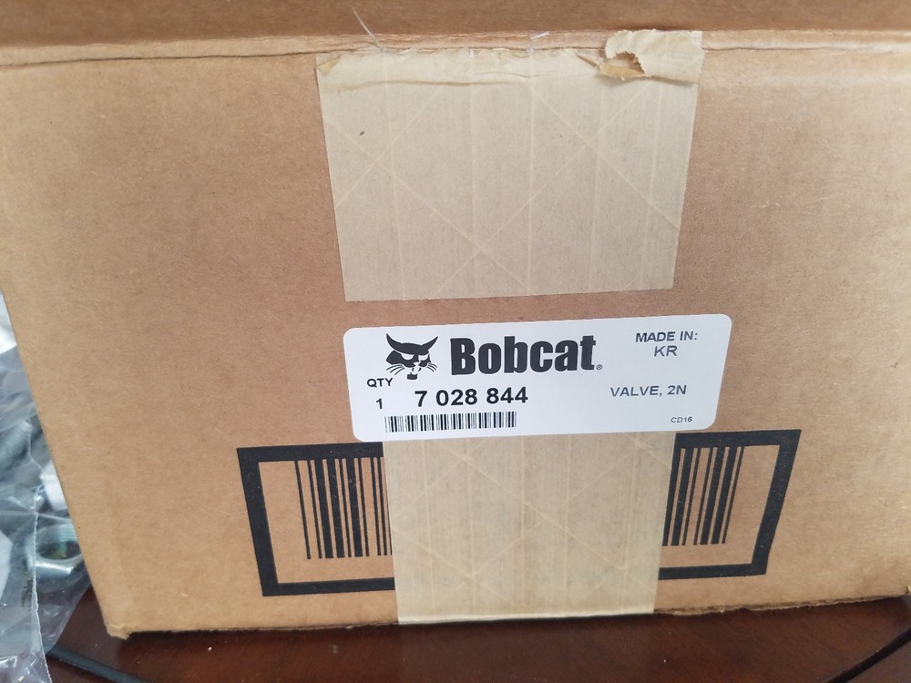 Bobcat 7028844 Valve, 2N AUX (E85)