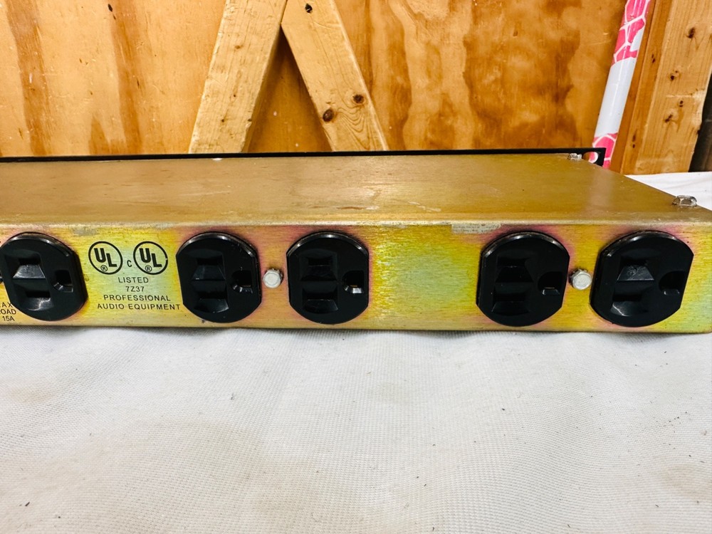 Furman PL-Plus Power Condition Light Module - Tested & Working