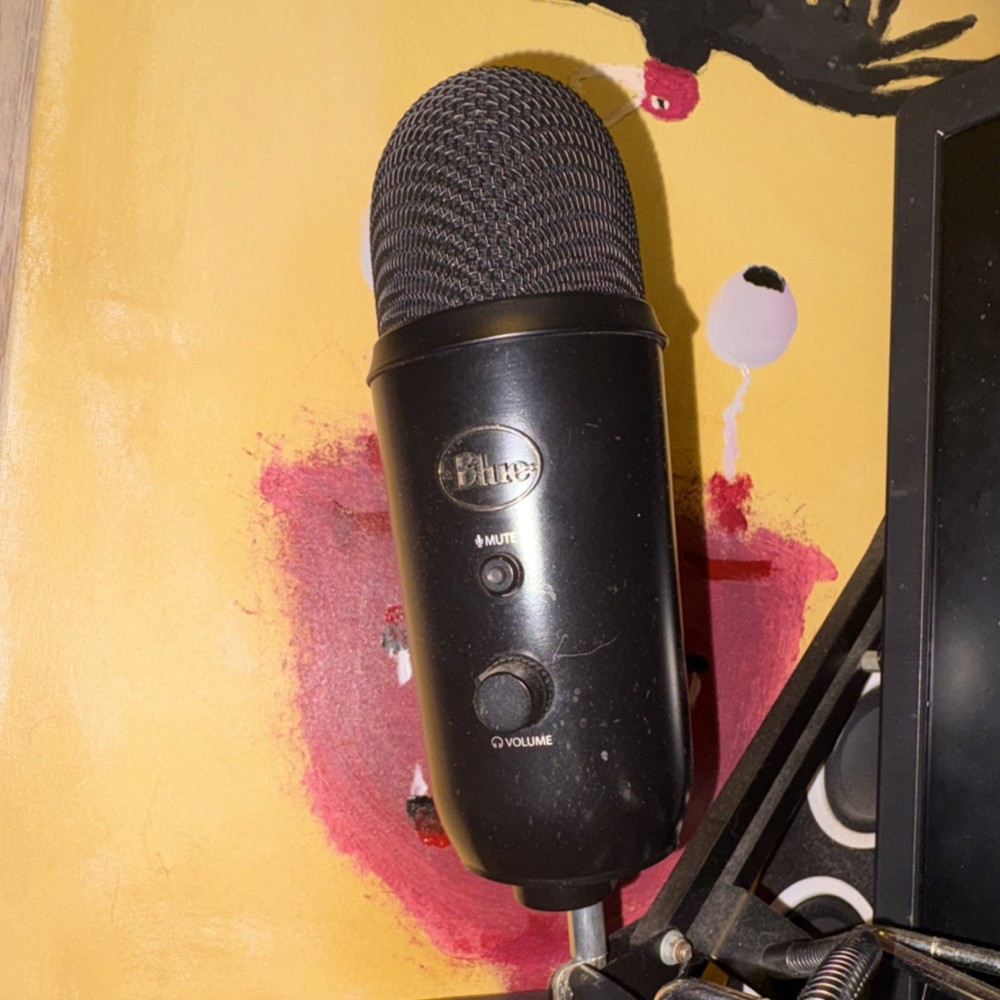 Blue Yeti Black USB Microphone, Mute Switch, Adjustable Gain, Freestanding