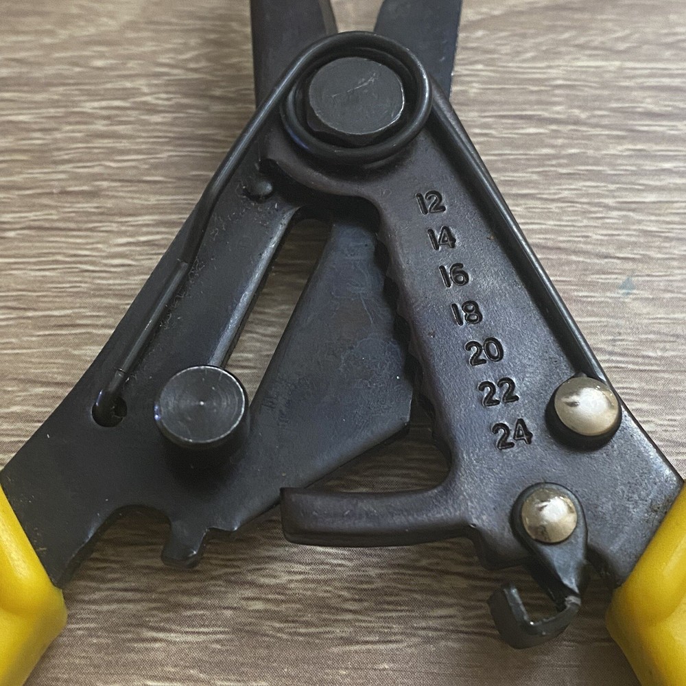 Slim Nose Wire Stripper