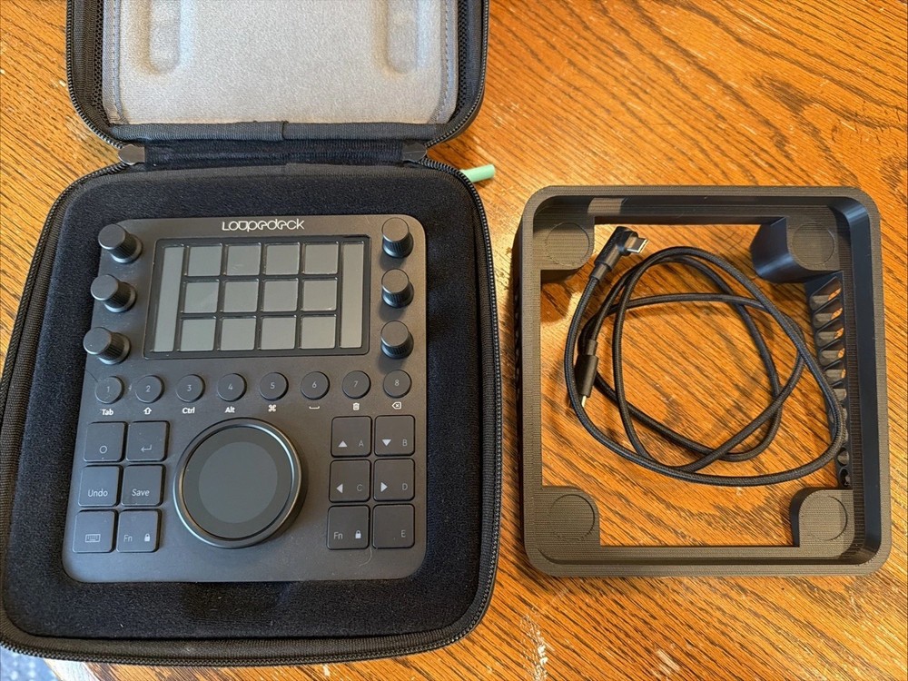 Loupedeck CT Creative Control Console Dial Touchscreen - Extras Included