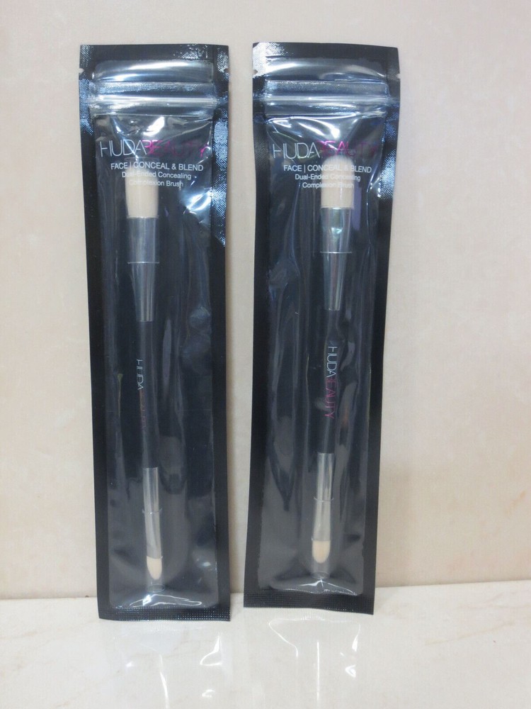 (2) HUDA BEAUTY FACE CONCEAL & BLEND COMPLEXION DUAL ENDED CONCEALING BRUSH