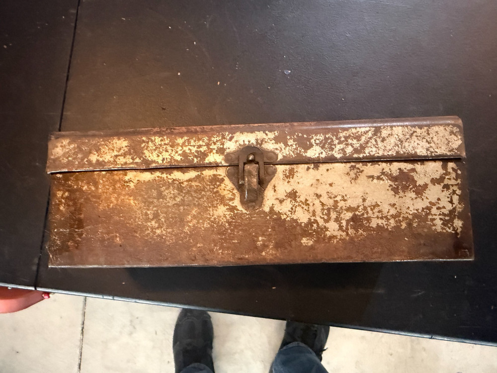 Vintage Metal Tool/tackle Box (CK 99)
