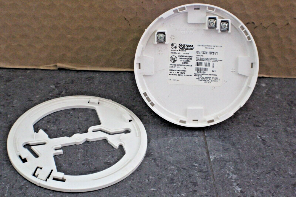 SYSTEM SENSOR 2400A DIRECT WIRE PHOTOELECTRIC SMOKE DETECTOR