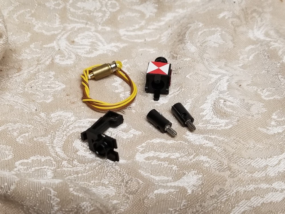 LGB 3031 ( 68331 ) Red Tail Light/Lantern - Bulb, Socket/Cable - 2 Sets - New