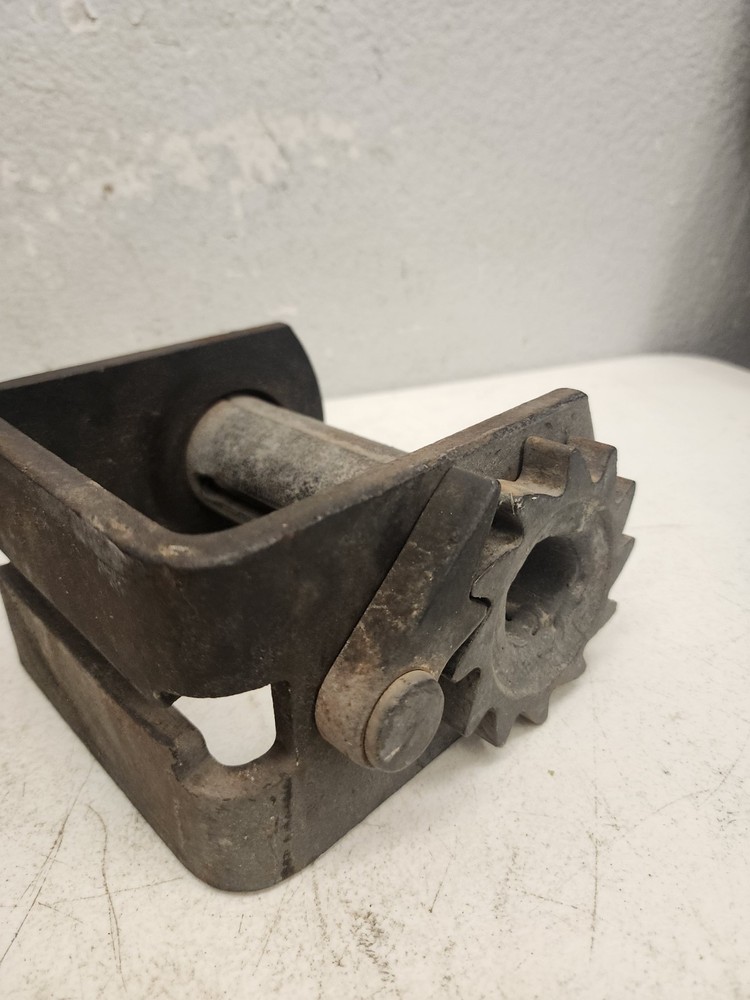 (5) Kinedyne Canada Ltd. 14011NP - WINCH, SLIDING 3 BAR.