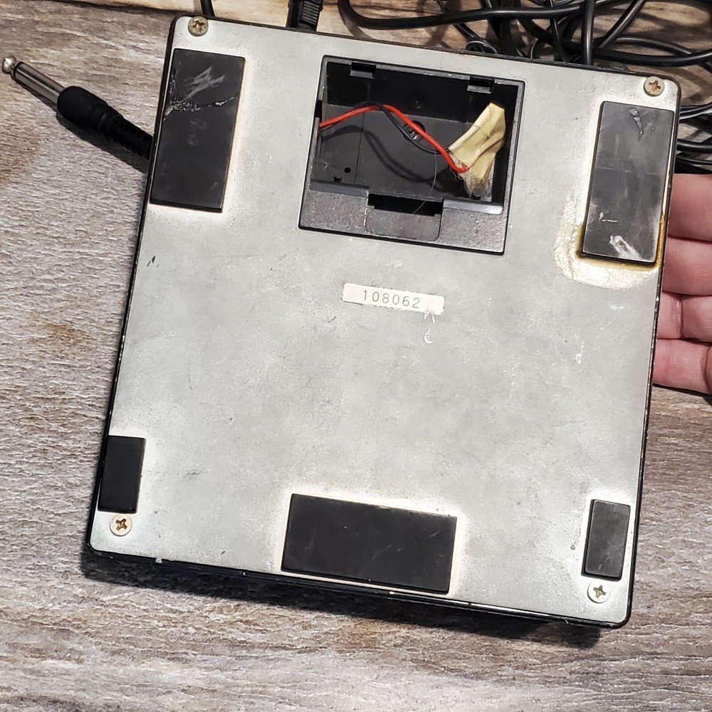 ZOOM 505 Multi Processor Pedal Compact Guitar Effector Japan w Cords Powers on