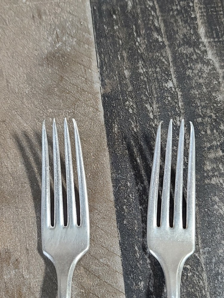 4 pcs Oneida Community Adam Dinner Forks Silverplate Silverware Flatware 7.75 In