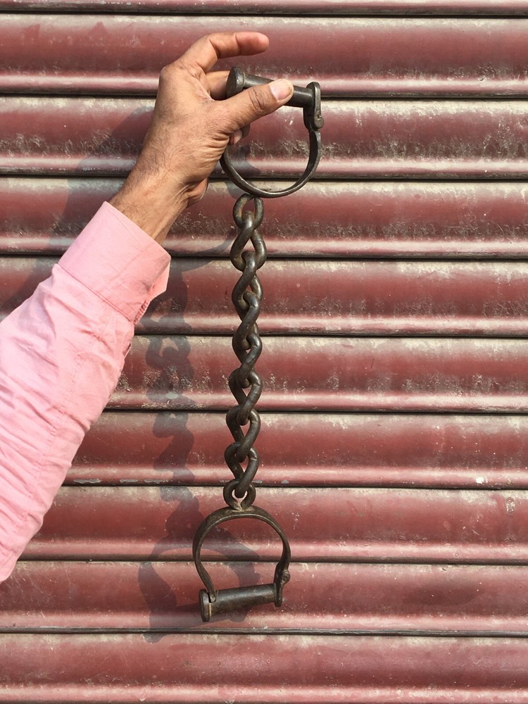 OLD VINTAGE HANDMADE RUSTIC IRON SOLID RARE HANDCUFF CHAIN MULTIPURPOSE USE