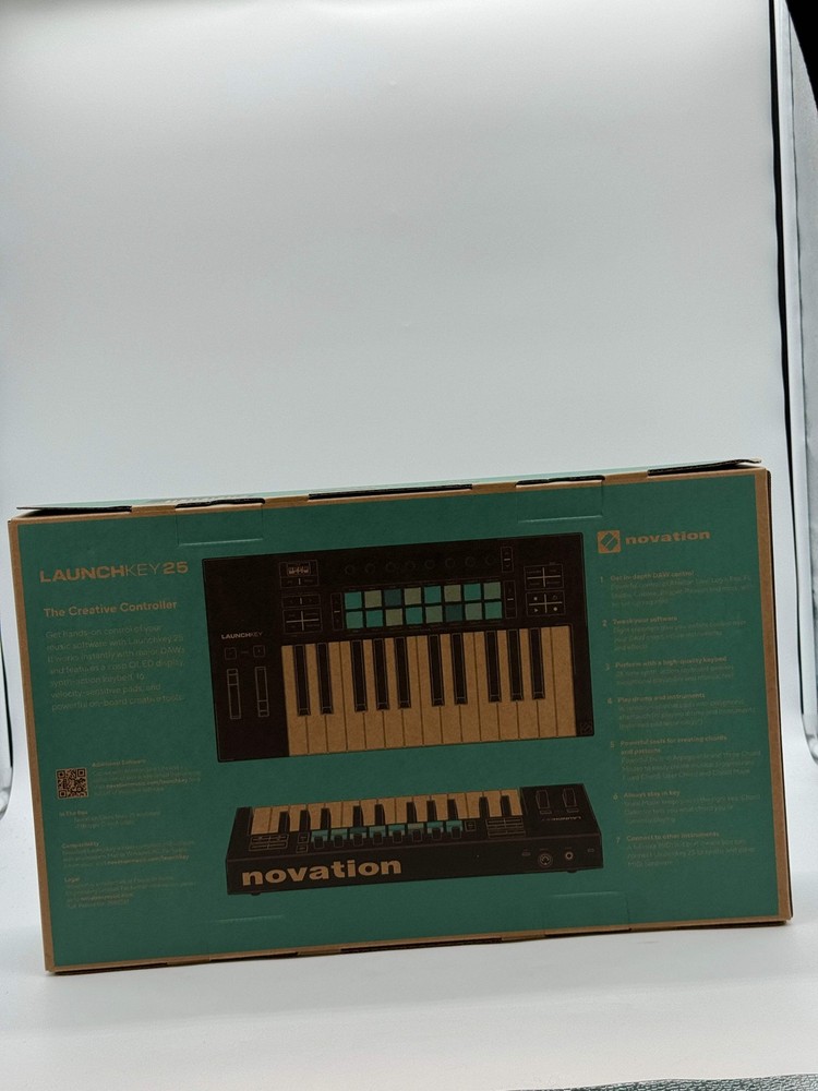 Novation Launchkey 25 MK4 Keyboard Controller - Black - New In Box