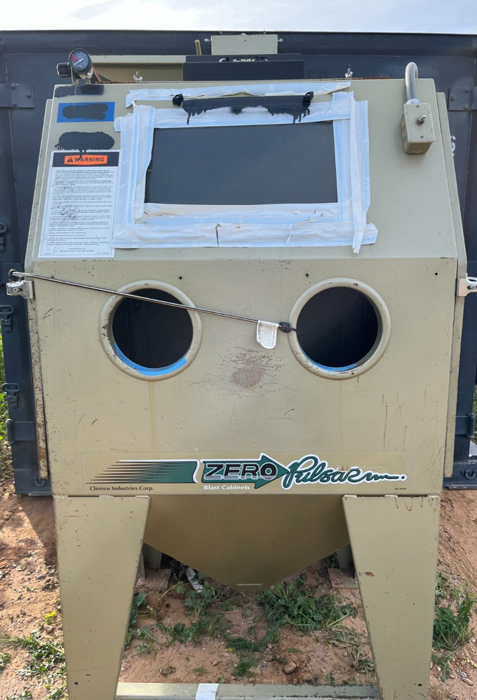CLEMCO BLAST CABINET