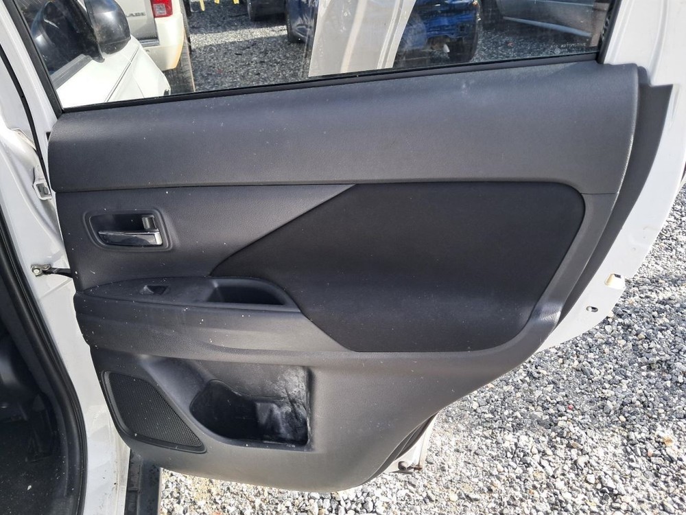 Console Front Floor Fits 14-18 OUTLANDER 4847683